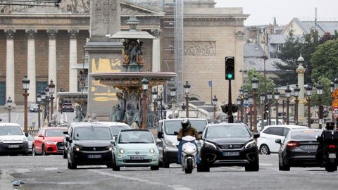 Paris limita velocidade de carros a 30 km/h
