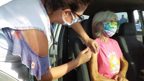Cidade de SP aplica nesta quinta reforço da vacina contra Covid em imunossuprimidos acima de 18 anos e idosos a partir de 80