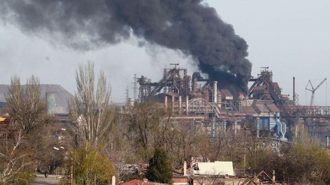 Líder ucraniano pede trégua para retirar civis presos em siderúrgica