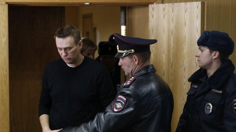 Em greve de fome, opositor russo Navalny será transferido a hospital