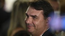 Flávio Bolsonaro assina proposta sobre combustíveis apelidada de “PEC camicase” pela equipe de Guedes