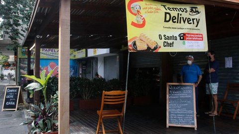 Após 27 mil demissões, bares e restaurantes do Rio reabrem hoje