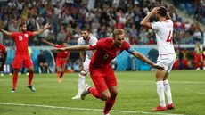 Inglaterra sofre, mas vence a Tunísia na estreia com dois gols de Harry Kane
