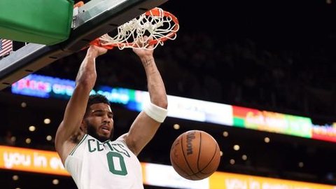 Tatum lidera, e Celtics batem os Raptors com lances livres no fim