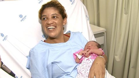 Grávida surpreende e dá a luz durante banho na casa de amiga em São Carlos