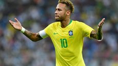 Capitão, garçom e falante, Neymar cumpre plano de Tite e se abre mais na seleção brasileira