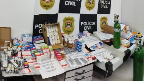 Polícia fecha farmácia que enganava imigrantes com vacina por R$ 100