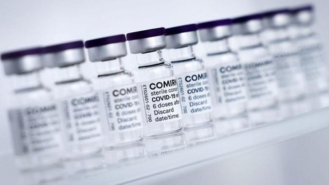 Envio de 55° lote de vacinas da Pfizer é reprogramado para sábado