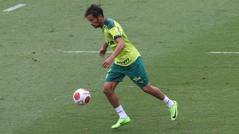 Em fim de contrato, Scarpa não descarta futuro fora do Palmeiras: “Sonho de ir para Europa”