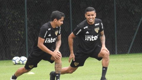 Corinthians x São Paulo: Diego Souza não vai a campo, e Everton Felipe treina com grupo tricolor