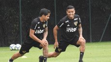 Corinthians x São Paulo: Diego Souza não vai a campo, e Everton Felipe treina com grupo tricolor