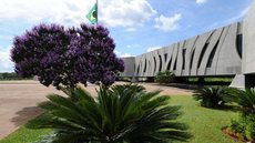 Trabalhador com doença grave em atividade não tem isenção de IRPF