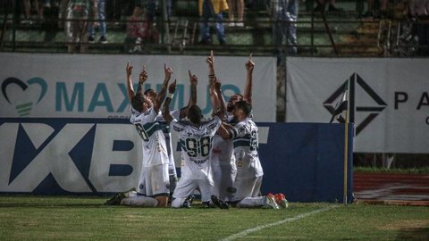 Paranaense: Coritiba vence Maringá no primeiro jogo da decisão