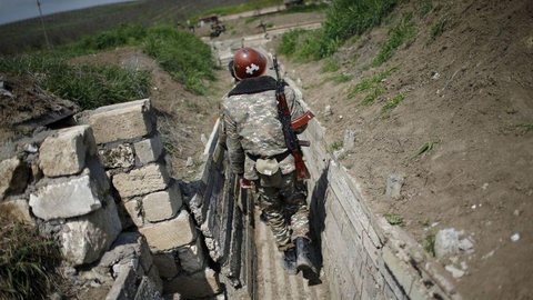 Tropas de paz russas vão a Nagorno-Karabakh após acordo de trégua