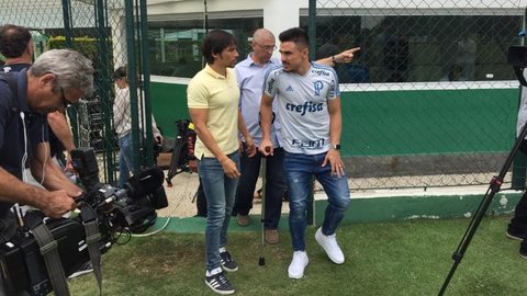 Willian opera joelho e tem retorno previsto pelo Palmeiras para o segundo semestre de 2019