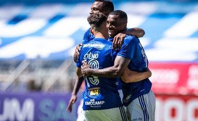 Cruzeiro derrota URT com facilidade no retorno do Campeonato Mineiro