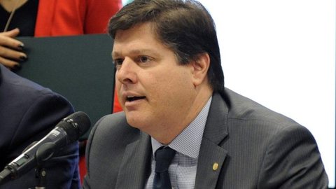 Baleia se encontra com petistas e promete analisar impeachment de Bolsonaro