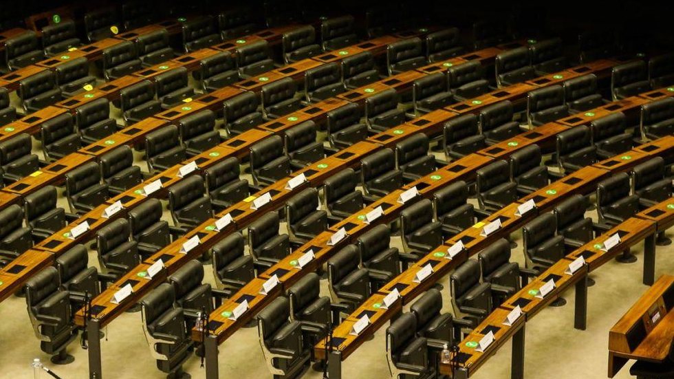 Cerca de 70 parlamentares trocaram de legenda na janela partidária