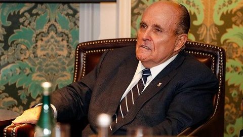 Advogado de Trump e ex-prefeito de Nova York, Rudolph Giuliani contrai Covid-19