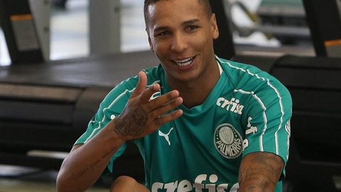 Deyverson abre rede social a perguntas e lembra piscadinha polêmica em vitória do Palmeiras