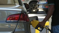Preço médio da gasolina sobe pela 11ª semana seguida e chega a R$ 4,18