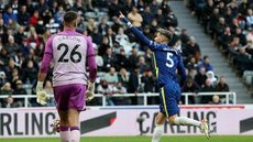 Inglês: com gol de Jorginho, Chelsea vence Newcastle e mantém ponta