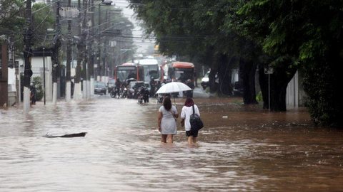 Chuva causa prejuízo de R$ 110 milhões ao comércio em São Paulo