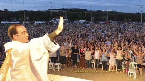 Padre Wagner abre última semana da 103ª Festa Junina de Votorantim com show católico