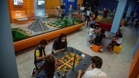 Museu em SP expõe ‘volta ao mundo’ em obras feitas com milhares de peças de Lego