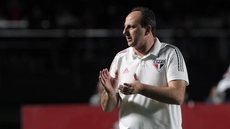 Diretoria do São Paulo marca reunião com Ceni para entender se técnico pretende deixar o clube