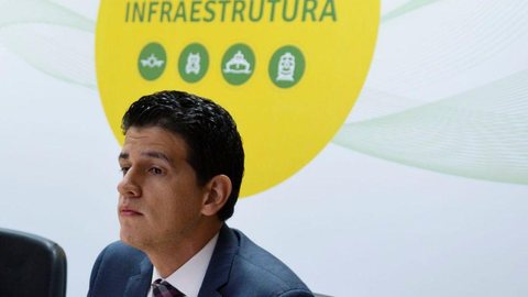 Infraestrutura lança campanha Maio Amarelo e exibe novo modelo de CNH