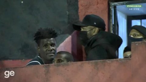 Atleta do Brusque acusa torcedor do Brasil-RS de racismo durante jogo da Série B