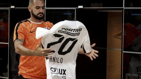 “Louco para voltar”, Danilo não quer se aposentar em 2018 e mira título inédito no Corinthians