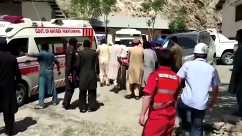 Explosão de ônibus no Paquistão mata 13, incluindo 9 chineses