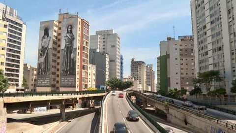 Minhocão de São Paulo faz 50 anos e ganha galeria de arte urbana