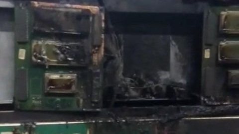 Bombas de combustíveis de posto pegam fogo em Araçatuba