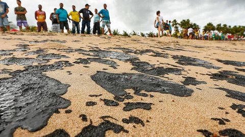AVANÇA – Marinha confirma  chegada de óleo em praias do Pará