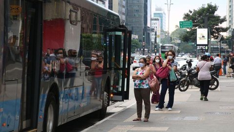 SP deve aumentar frota de ônibus para reduzir aglomerações, diz Iema