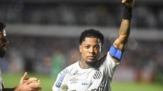 Com mais um ano de contrato, Marinho prioriza exterior em caso de saída do Santos