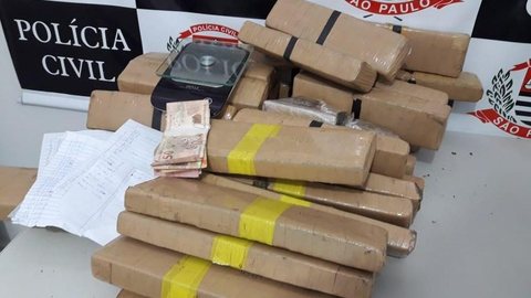 Polícia encontra 30 quilos de maconha escondidos dentro de casa em Marília