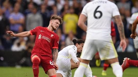 Joia do Liverpool fica emocionado com apoio recebido após sofrer grave lesão no tornozelo