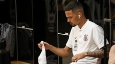 Candidato a titular no Corinthians, Thiaguinho tem Paulinho como espelho