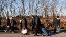Ucranianos em fuga começam a chegar à Europa Central