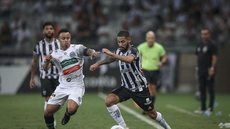 Atlético vence Athletic com pênalti polêmico e vira líder no Mineiro