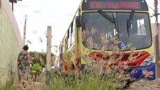 Falta de estrutura em pontos de ônibus gera reclamações entre moradores de Rio Preto