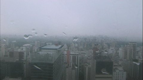 Chuva deixa São Paulo em estado de atenção para alagamentos nesta quinta