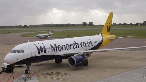 Aérea britânica Monarch quebra e deixa 110 mil passageiros sem voo