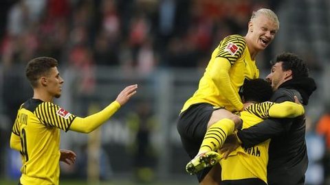 Haaland faz dois gols e leva Borussia Dortmund à liderança do Campeonato Alemão