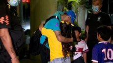 Garota reencontra Neymar em Manaus e vai aos prantos: “Melhor presente do Dia das Crianças”