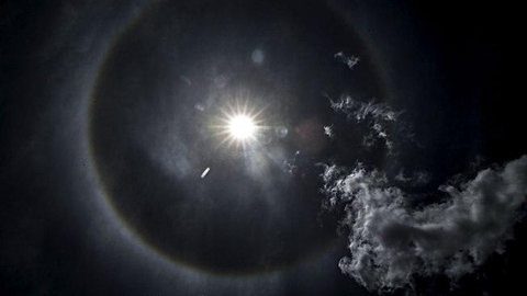 Halo solar é visto no céu de Brasília neste sábado